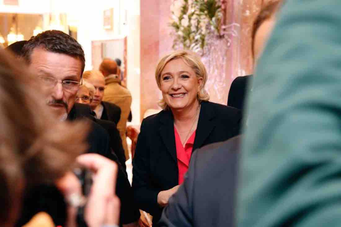 Marine Le Pen acelera frente a Macron ante elecciones de Francia