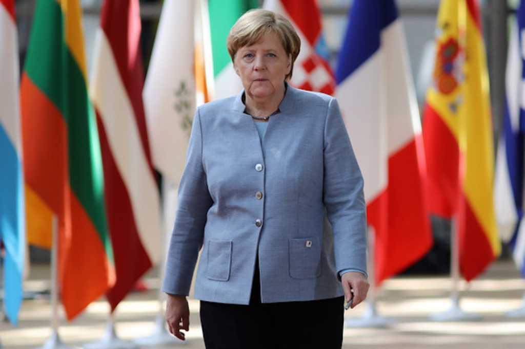 Merkel busca fortalecer relaciones con Arabia Saudita