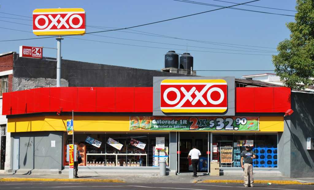 OXXO invade al mundo, abre su primer tienda en Chile