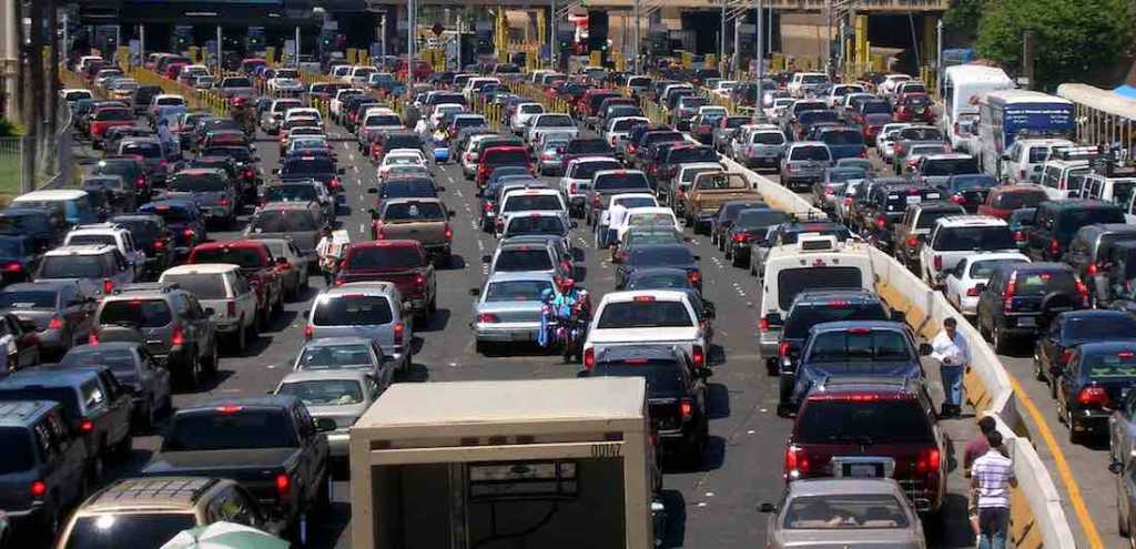 ¡Y sigue el tránsito en las carreteras!