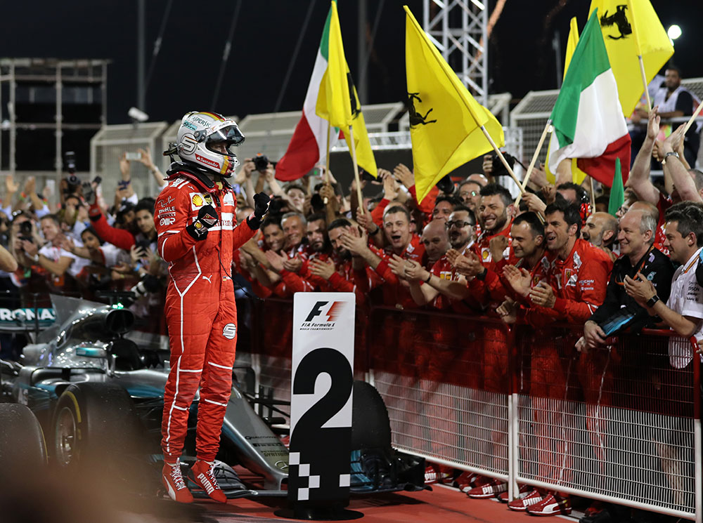 Vettel sorprende y gana en Bahrein
