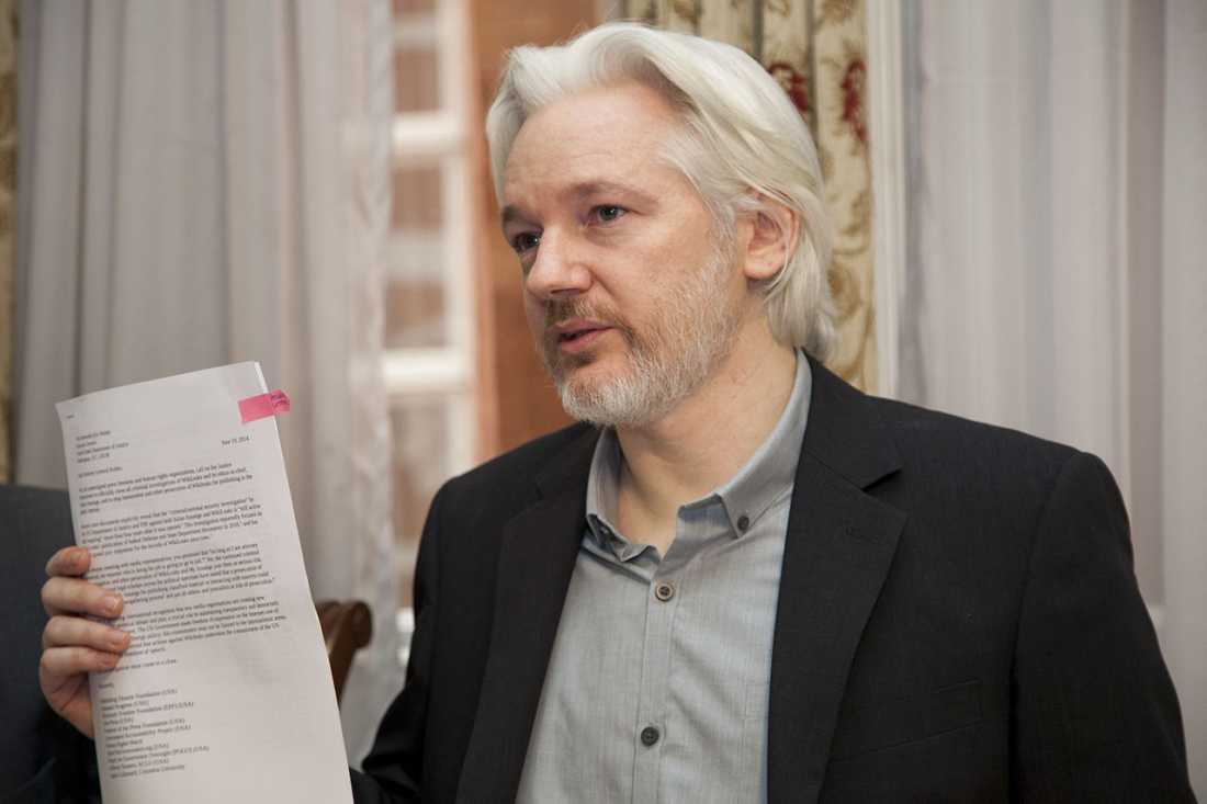 Assange ofrecería colaborar con Suecia y rechaza extradición a EUA