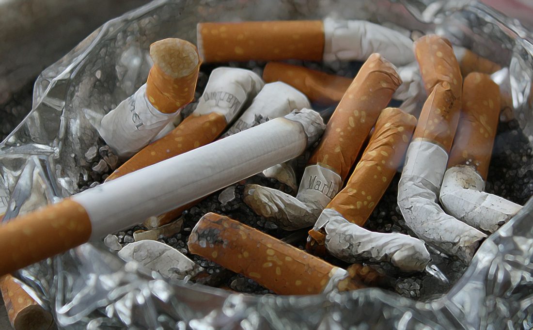 Los fumadores gastan más del 10% de sueldo en cigarros