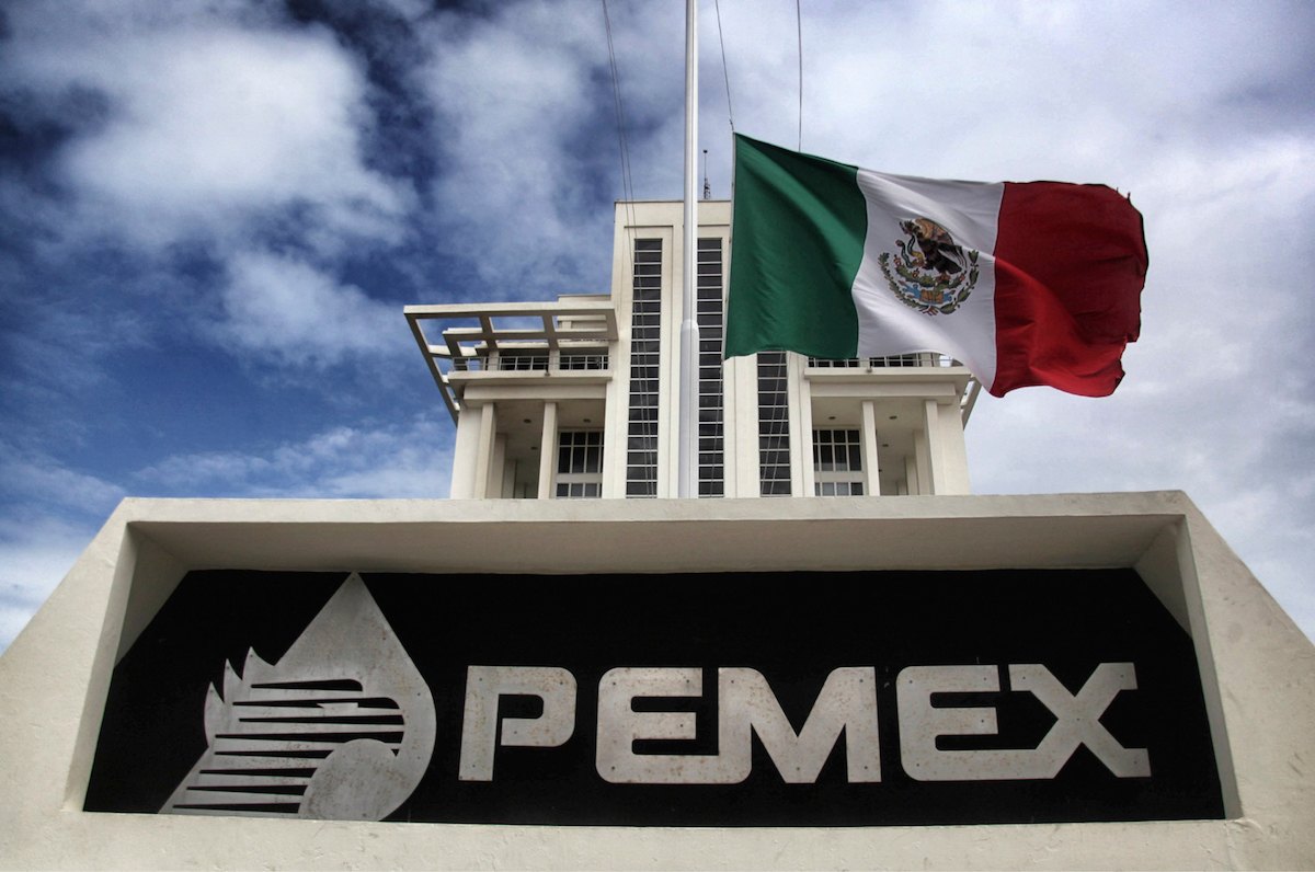 Por austeridad de AMLO, Pemex despide empleados y recorta gastos