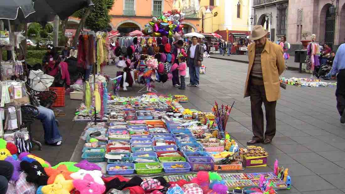 De vender en la calle a exponer en París