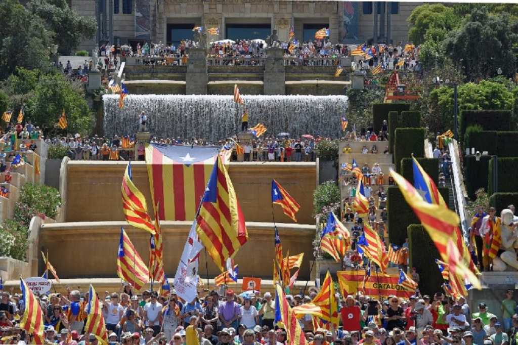 Acusan a Cataluña de compra de urnas para referéndum