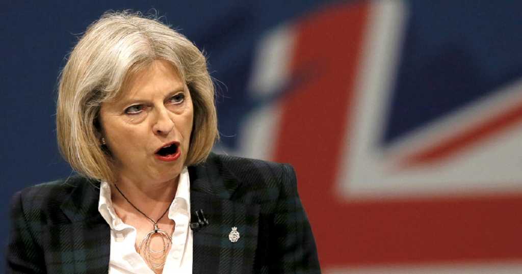 Theresa May toma la delantera en GB, pero no parece contenta