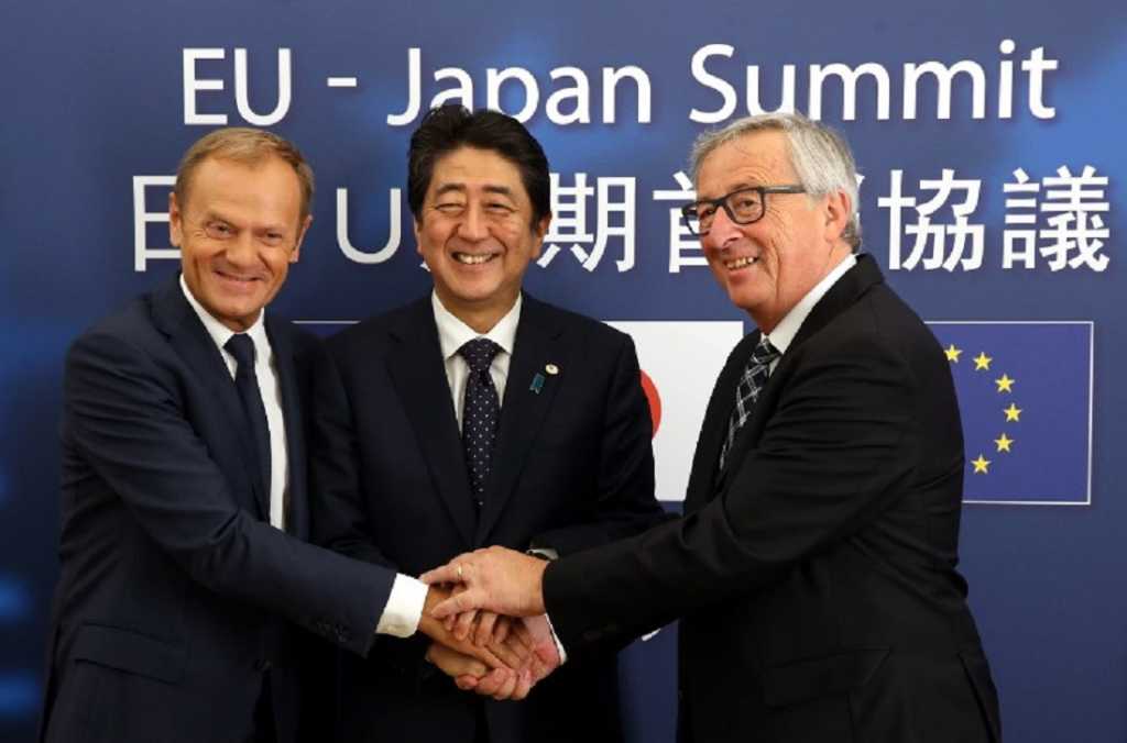 Europa y Japón firman acuerdo comercial, «el mayor del mundo»