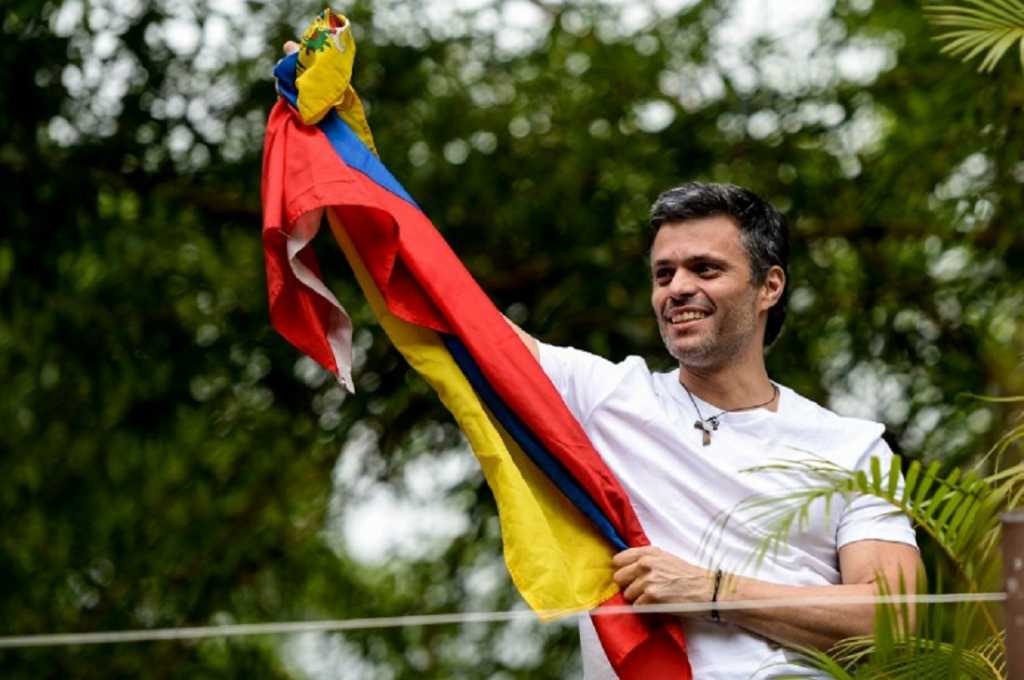 El opositor venezolano Leopoldo López pasará su sentencia en casa