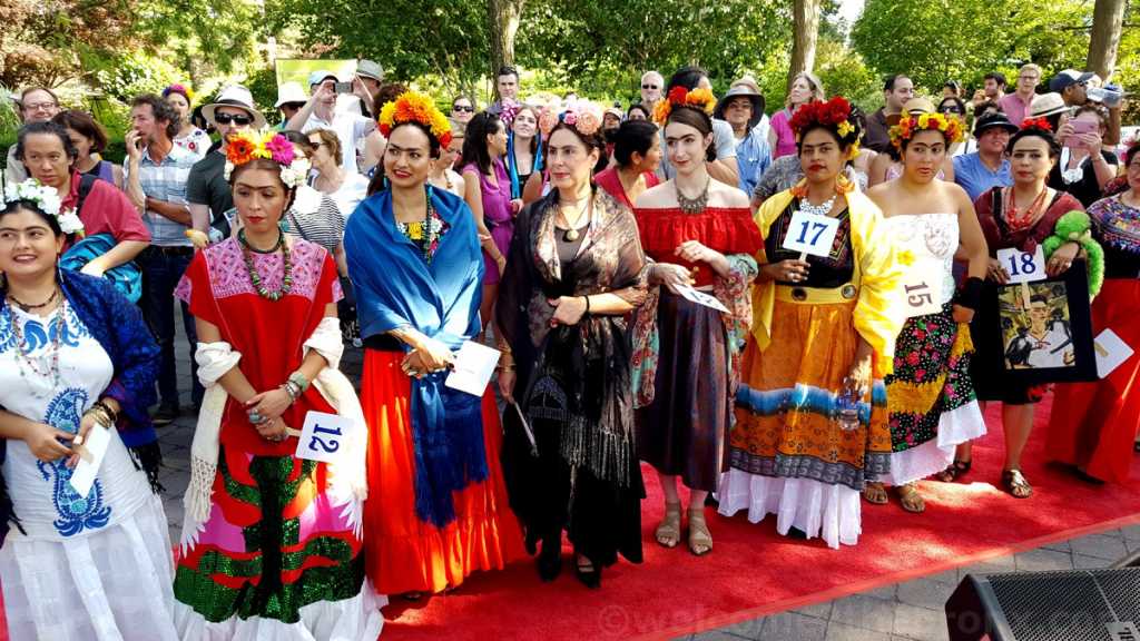 Récord mundial de más personas vestidas de Frida Kahlo