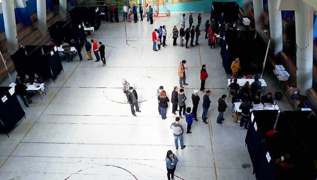 Elecciones en Chile registran lento flujo de votantes