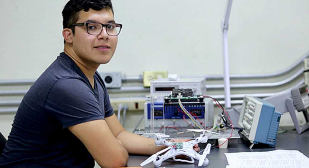 Estudiante mexicano con 171 inventos apunta a Tesla