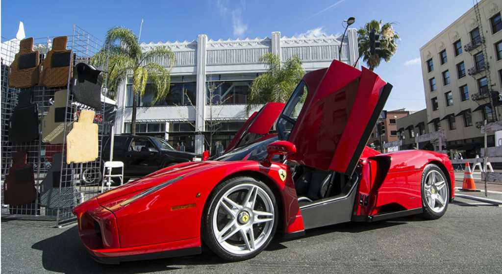 Hijo de líder sindical de Pemex sí tiene un Ferrari