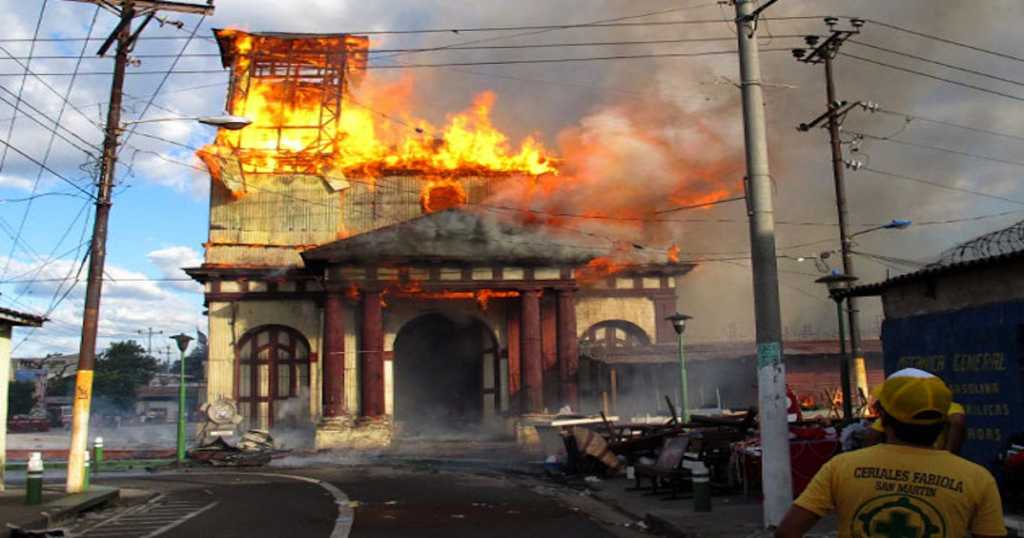 Incendio en El Salvador consume Ministerio de Hacienda