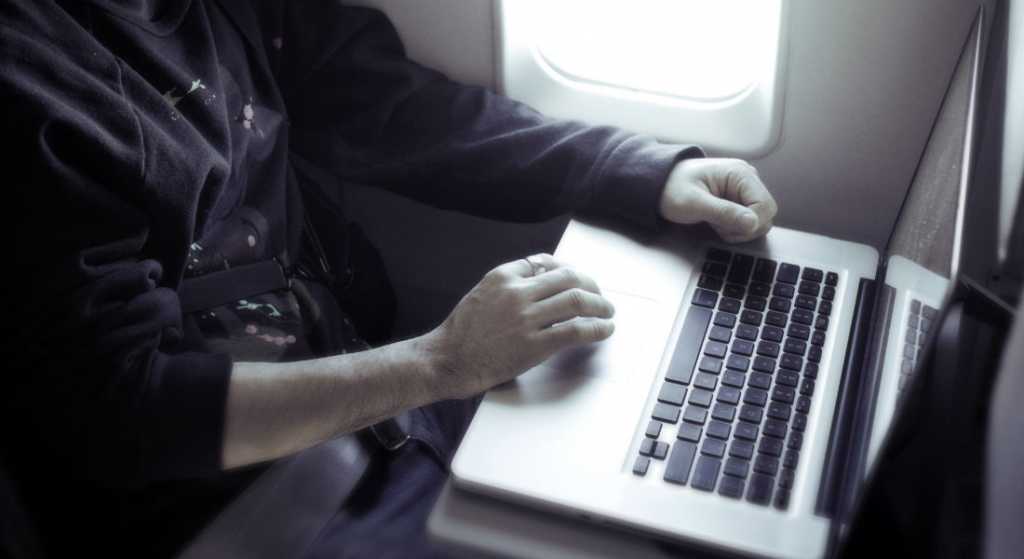 Lo que debes saber si viajas a EU con laptop