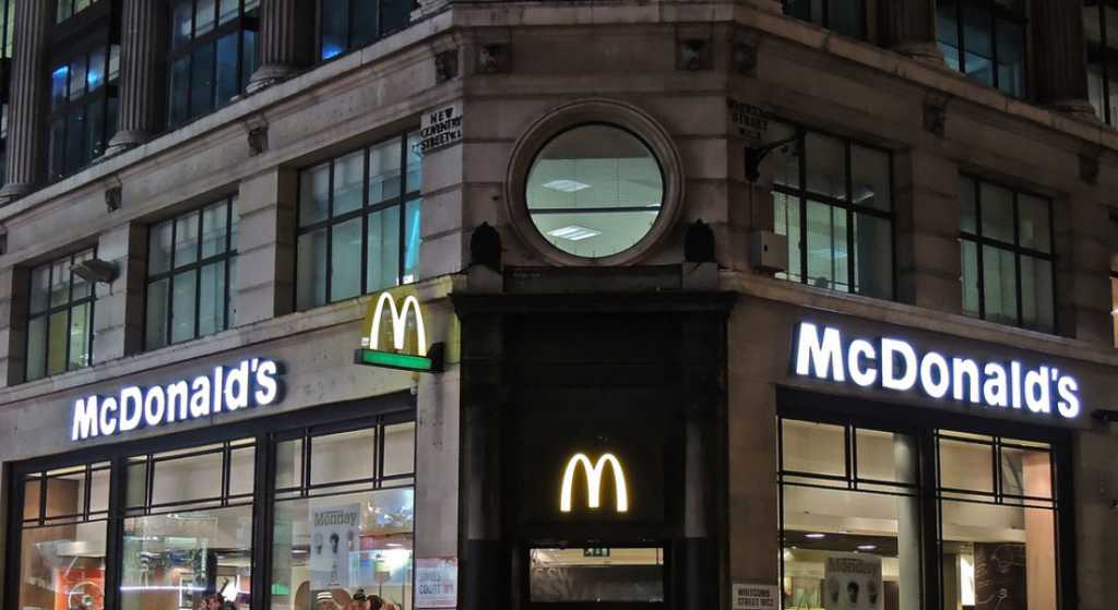 Hielos que sirven en McDonald’s tienen bacterias fecales