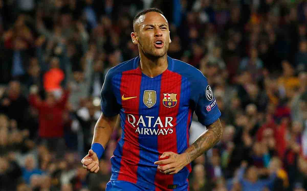 Neymar intenta golpear a compañero del Barza