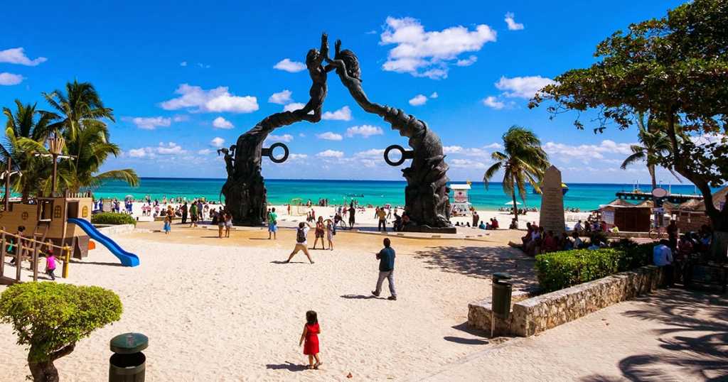 EU alerta a turistas sobre alcohol adulterado en Riviera Maya