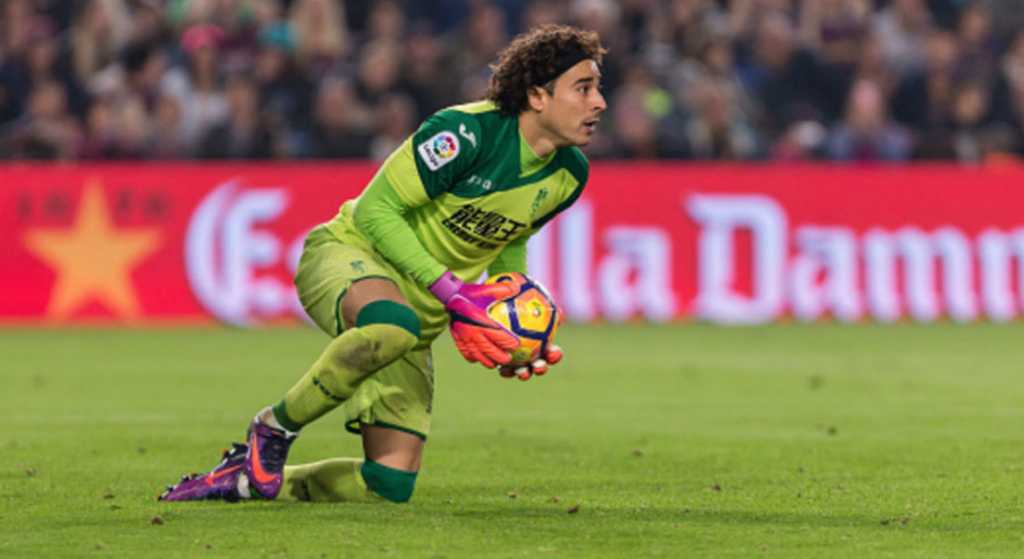 «Memo» Ochoa recibe el gol más rápido en debut oficial