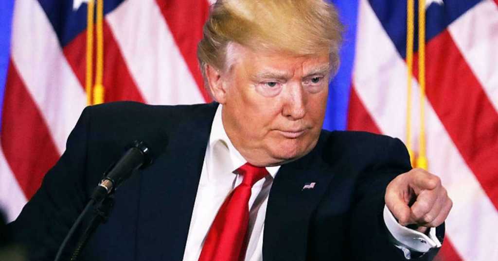 Trump ataca en el ring a CNN