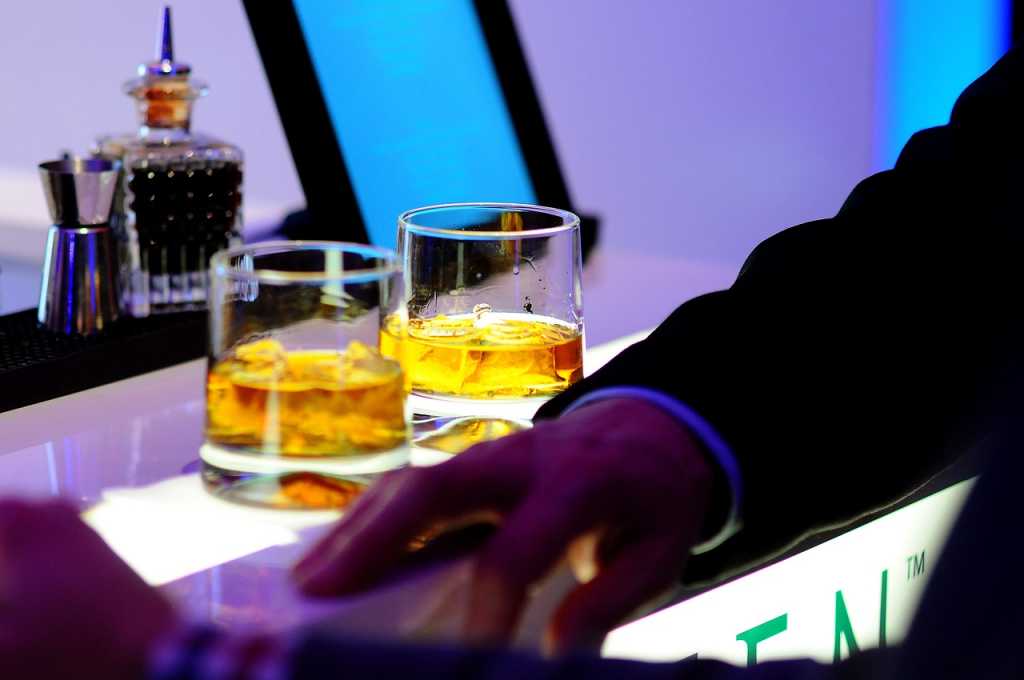 El whisky y el agua sí se pueden mezclar, dice la ciencia