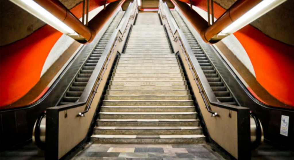Niño pierde una mano en escaleras eléctricas del Metro