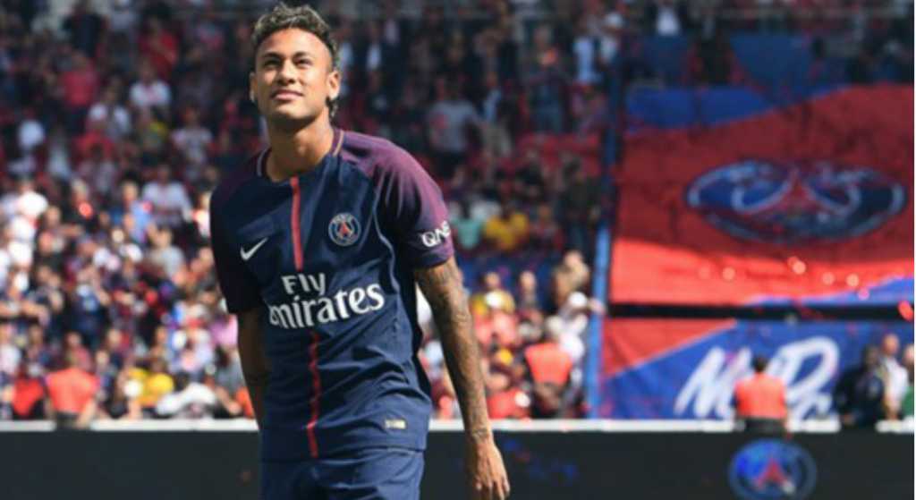 Neymar sigue encendido, da show con el PSG