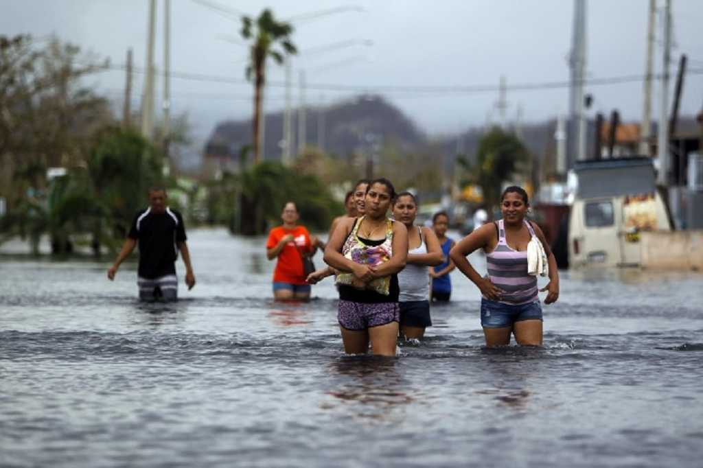Evacuan a 70 mil en Puerto Rico por riesgo de inundación