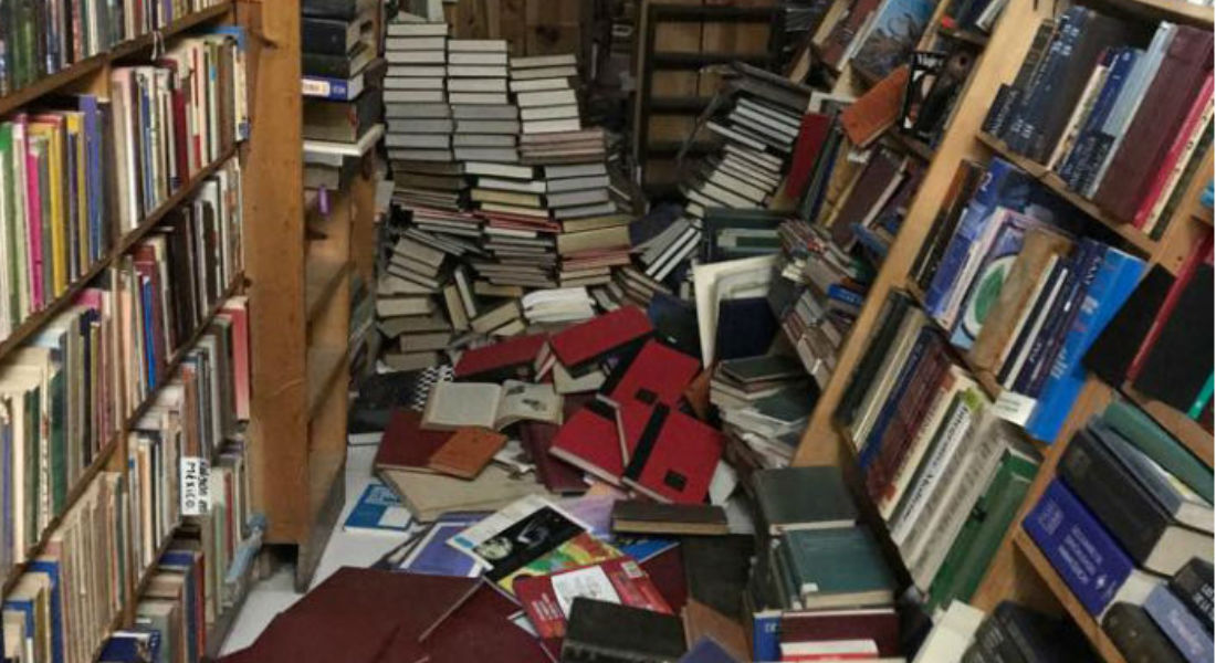 Rematan libros en Álvaro Obregón para ayudar por el sismo