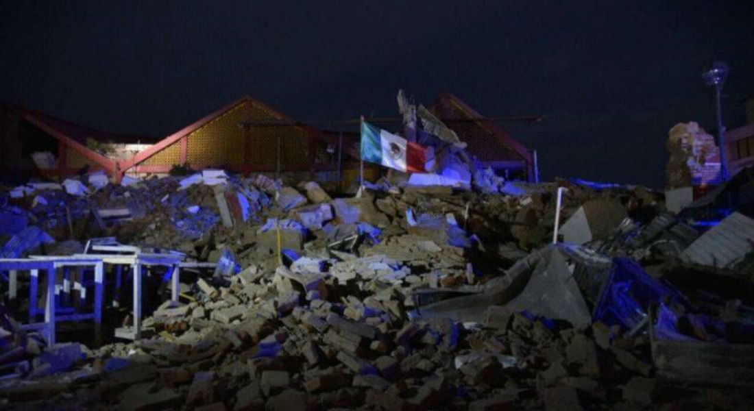 Mexicanos en Bogotá rinden tributo a víctimas de terremoto y huracanes
