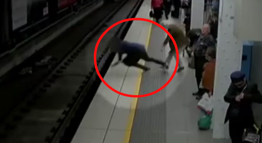 Hombre se desmaya y cae a las vías del Metro