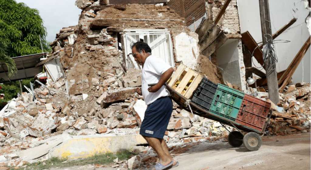 Padre da la vida para proteger a su hijo durante el sismo