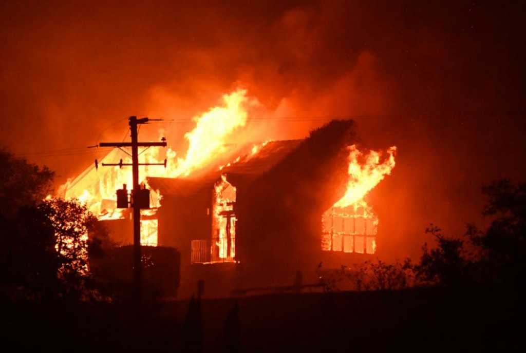 Incendios en California causan la muerte de 13 personas