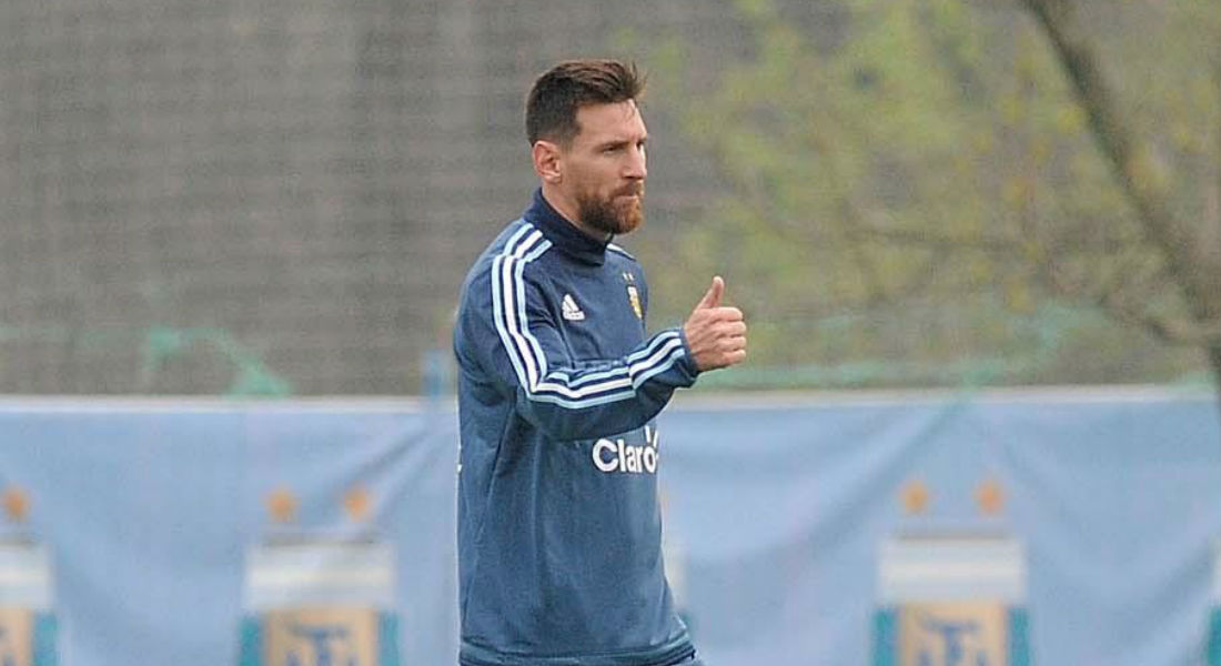 Messi ya entrena con Argentina para duelo decisivo