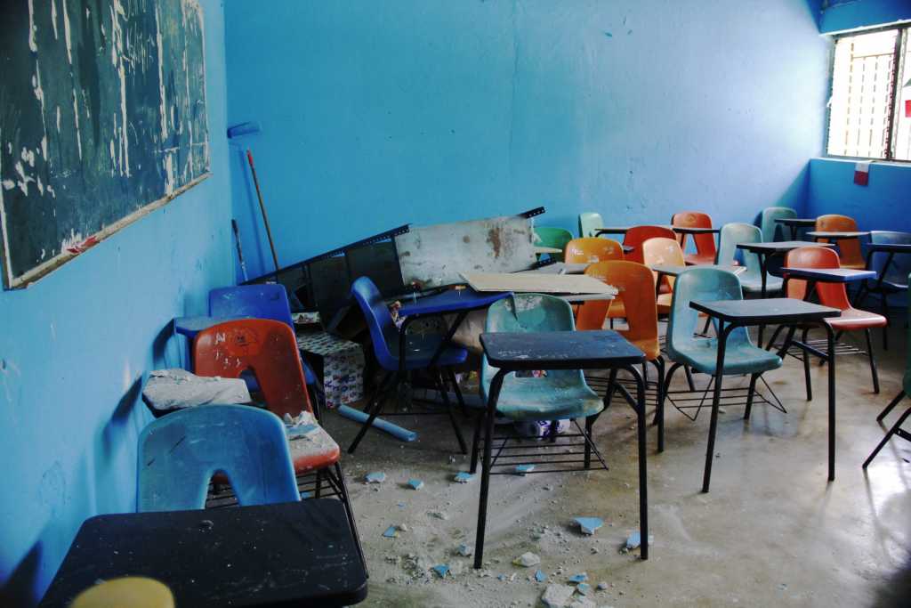 Niños de primaria son asaltados en pleno salón de clases