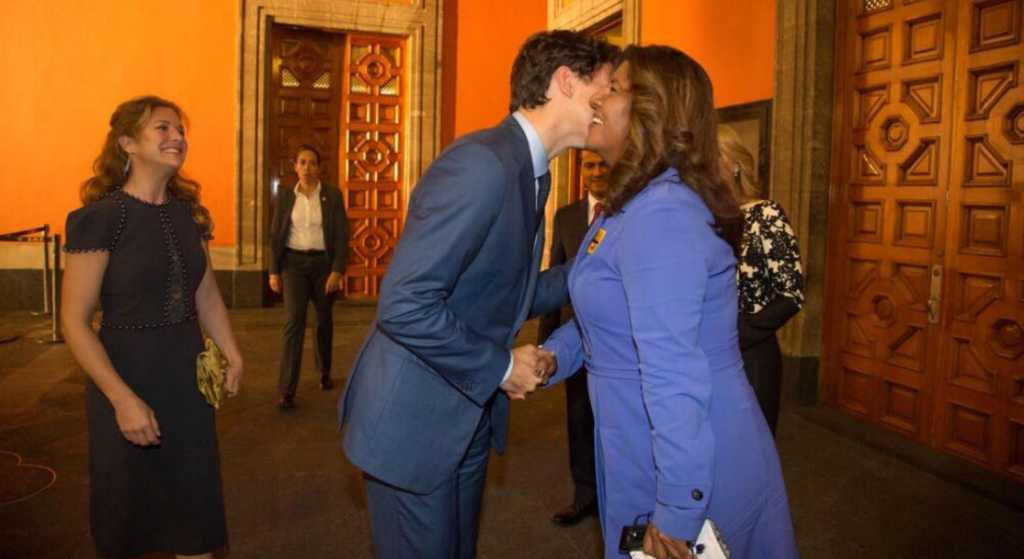 Reportera declara su amor a Justin Trudeau en plena conferencia