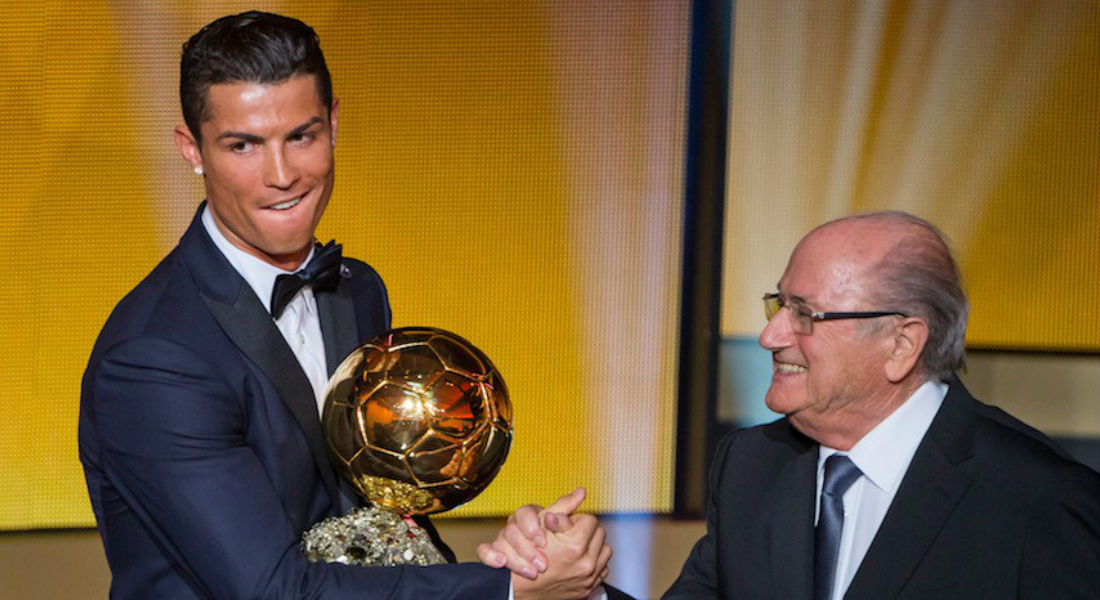 Crisitano Ronaldo subasta Balón de Oro para donar el dinero