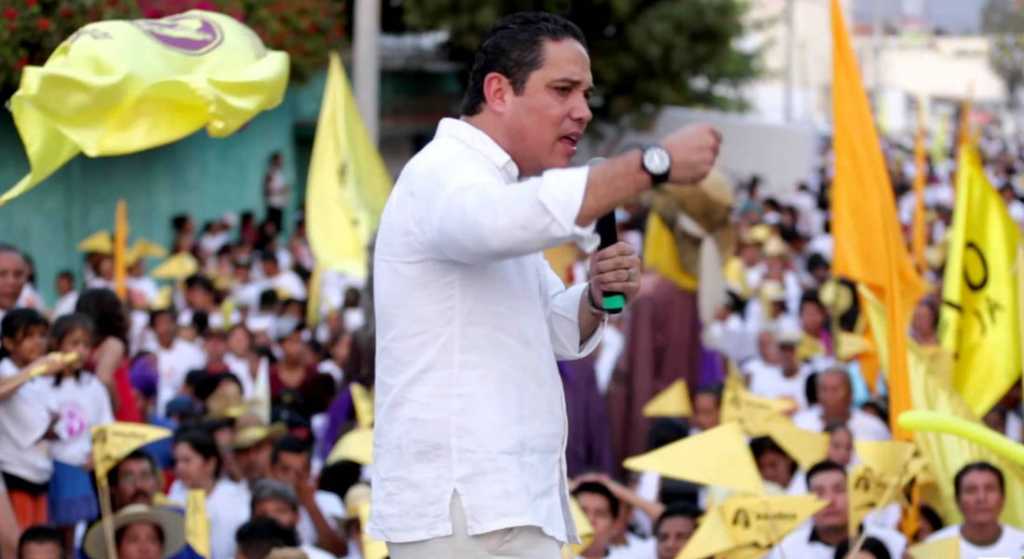 Alcalde de Acapulco canta a todo pulmón: “¡Mátalas!”
