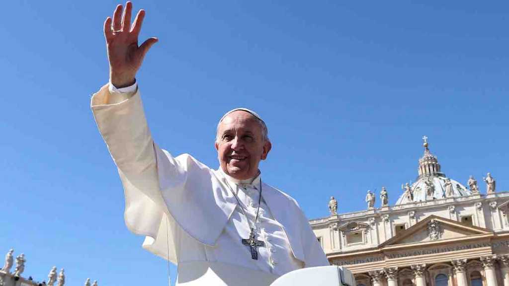 El papa le invita la cena a 1,500 pobres