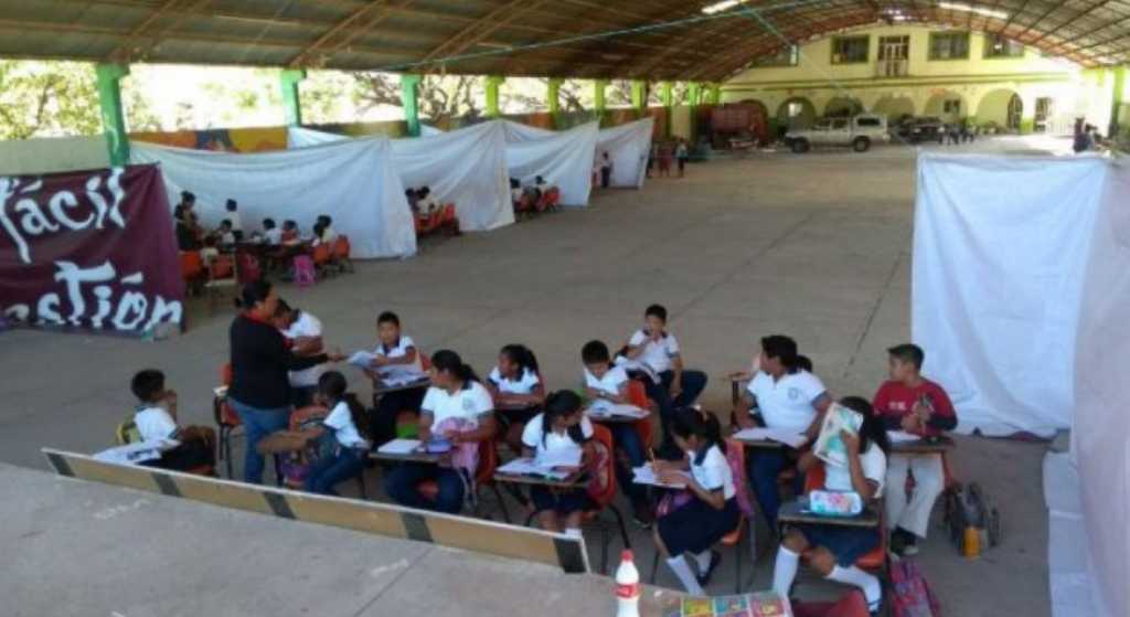 Niños toman clases al aire libre mientras Nuño paga 34 mdp de renta