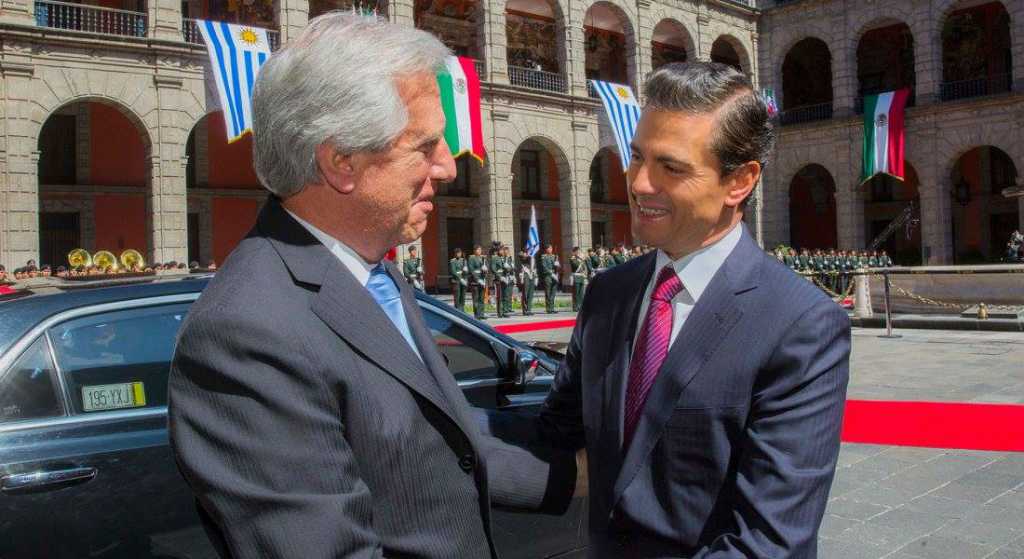 Peña Nieto confunde a Uruguay con Paraguay