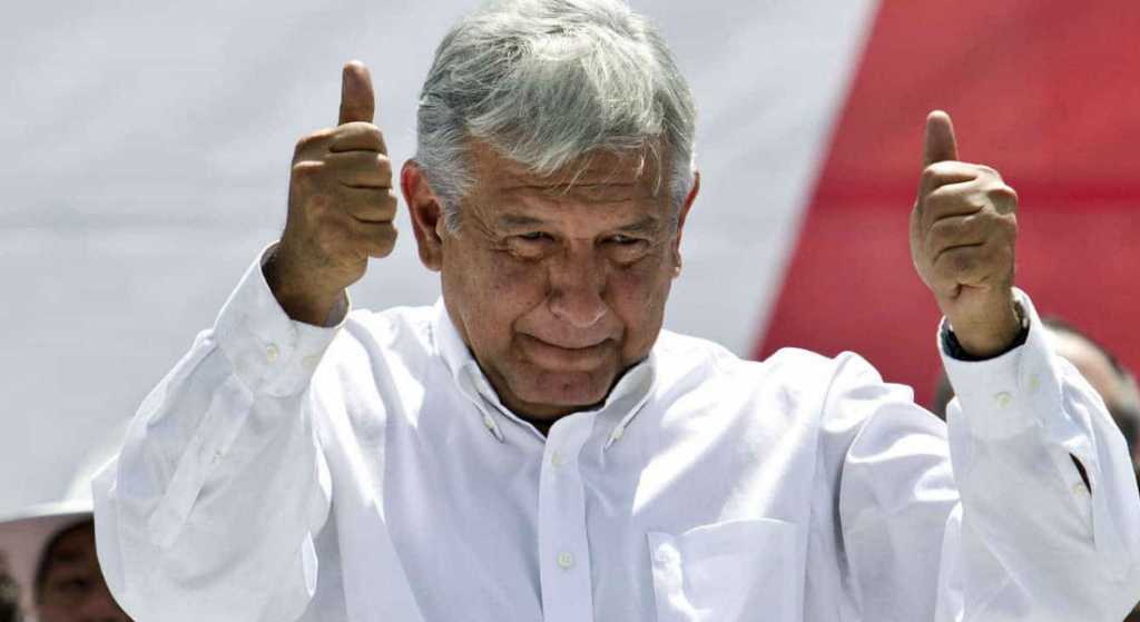 López Obrador se registra como precandidato
