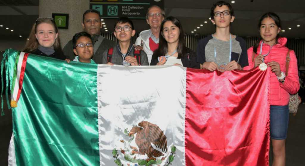 Estudiantes mexicanos ganan oro en Olimpiada de Matemáticas