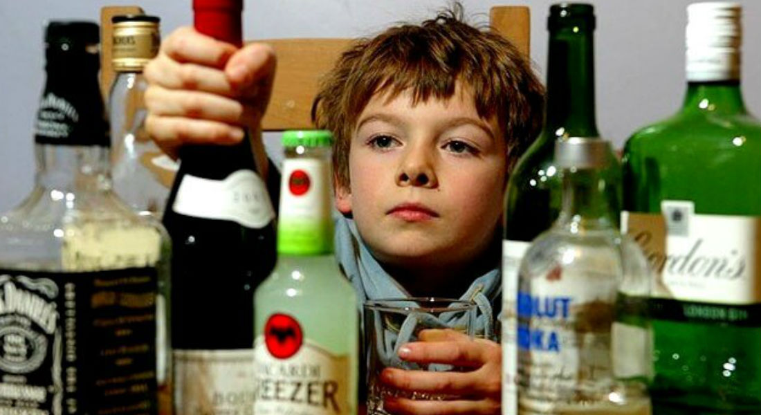 ¿Cuándo deben probar el alcohol los menores?