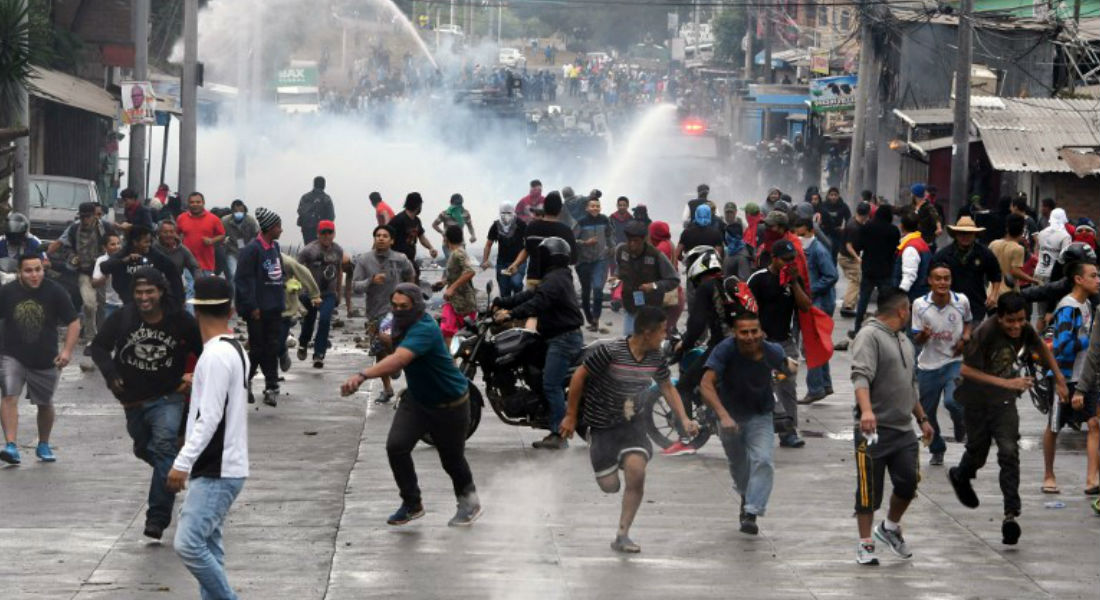 En Honduras estalla la violencia por la reelección del presidente