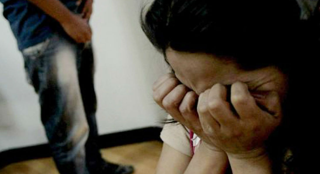 Policías presionaron para que una niña violada negociara con su agresor