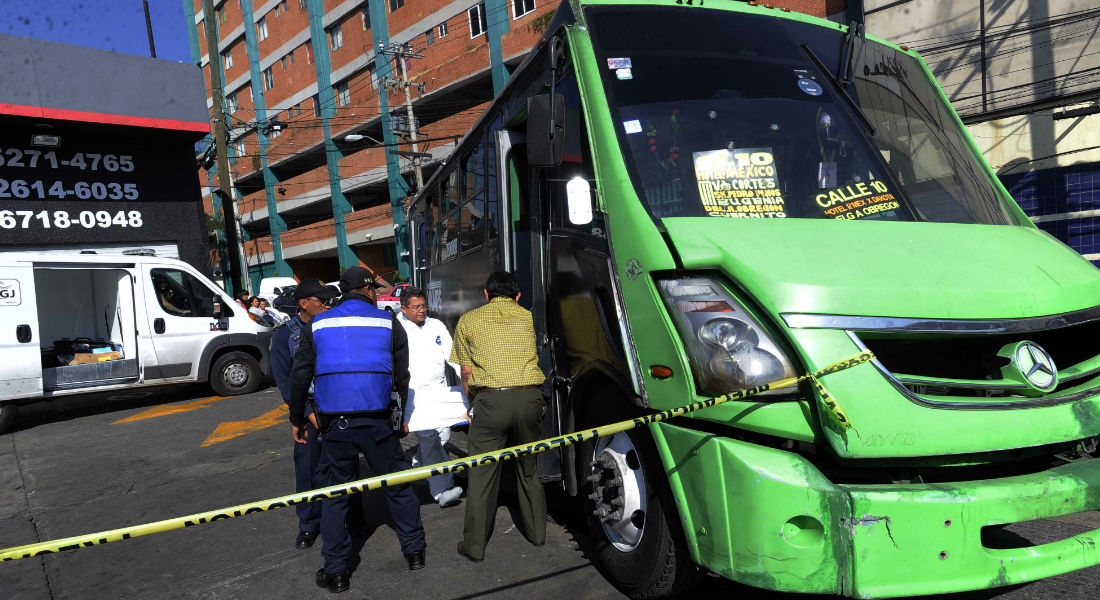 Delincuentes asaltan el mismo autobús en la GAM; se asesinan entre ellos