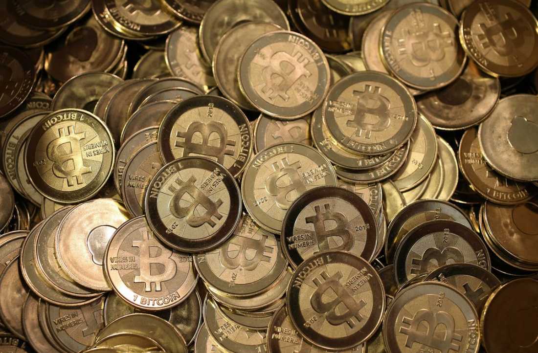 Bitcoin pierde más de la mitad de su valor