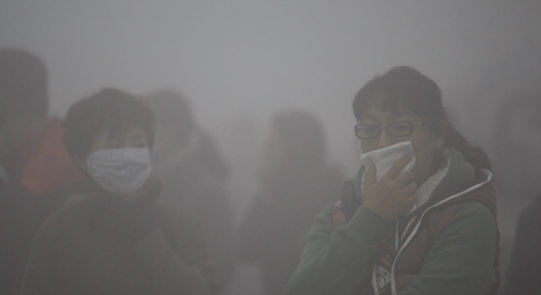 ¡Hong Kong se ahoga en dañino smog!