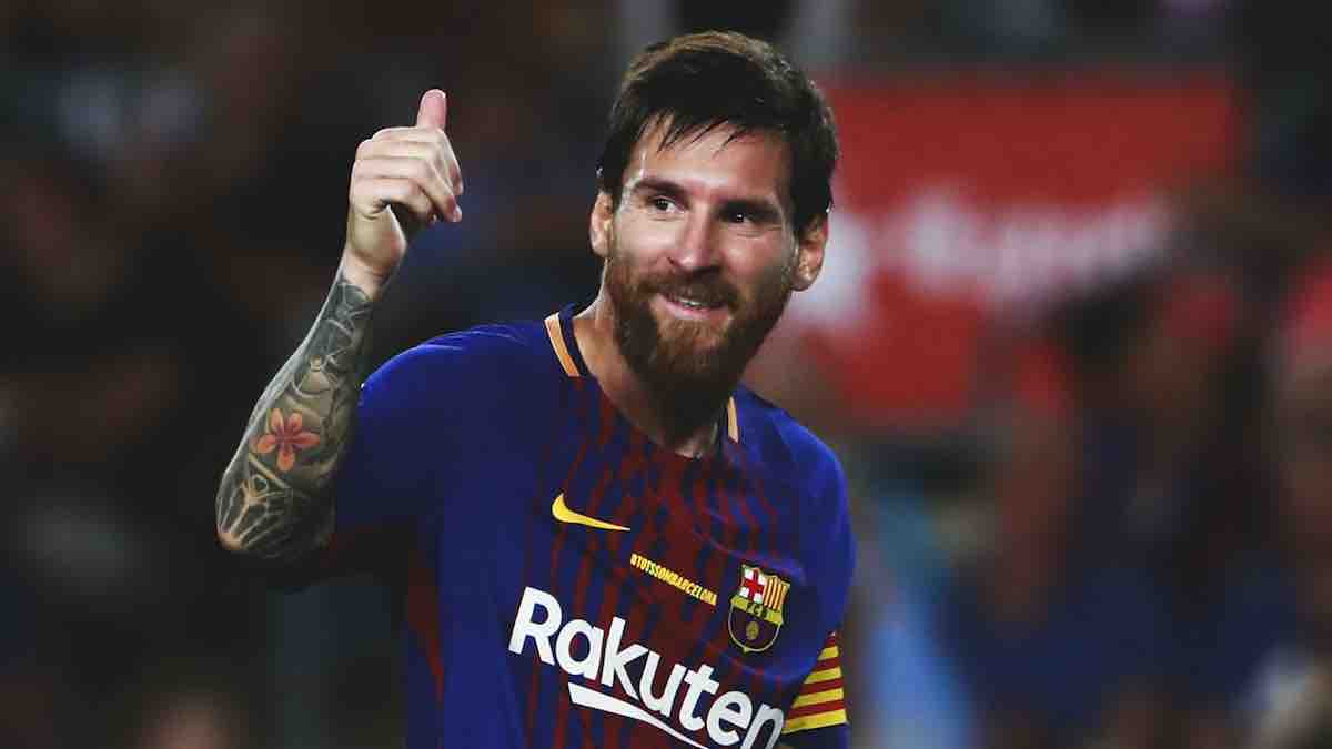 Después de hacerle un túnel, Messi tiene un gran detalle con Guardado